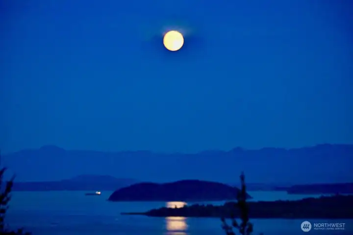 One of seller's many breathtaking photos One of seller's many breathtaking photos