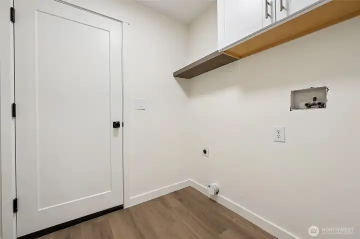 mudroom with storage sheves