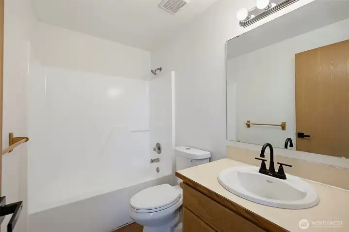 Full bathroom Full bathroom