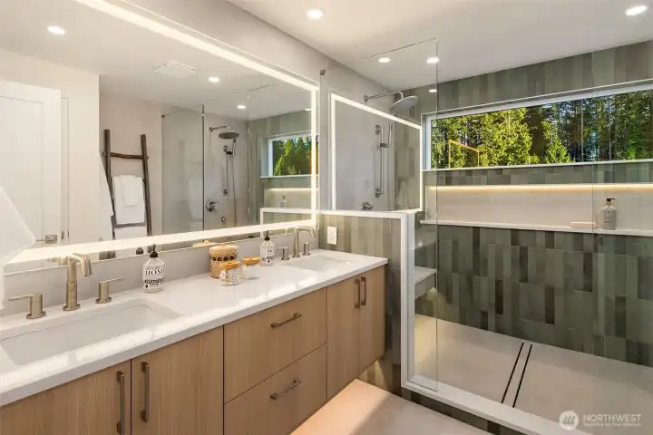 Electric Mirror, heated floors !