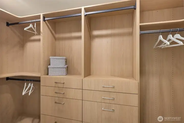 Primary Suite Closet w/Built-ins
