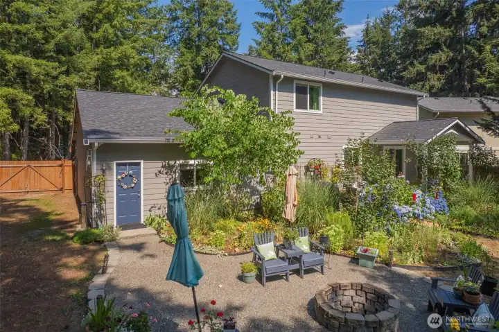 Back of Home / Back Yard / Fire Pit Back of Home / Back Yard / Fire Pit