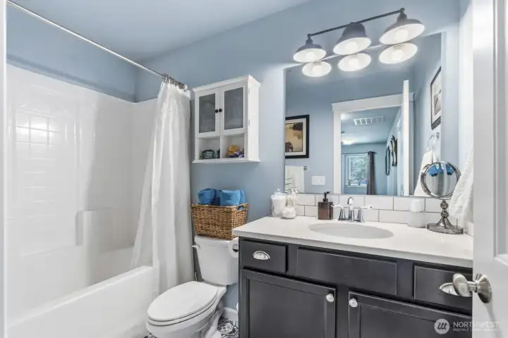 Upper Level Full Bath Upper Level Full Bath