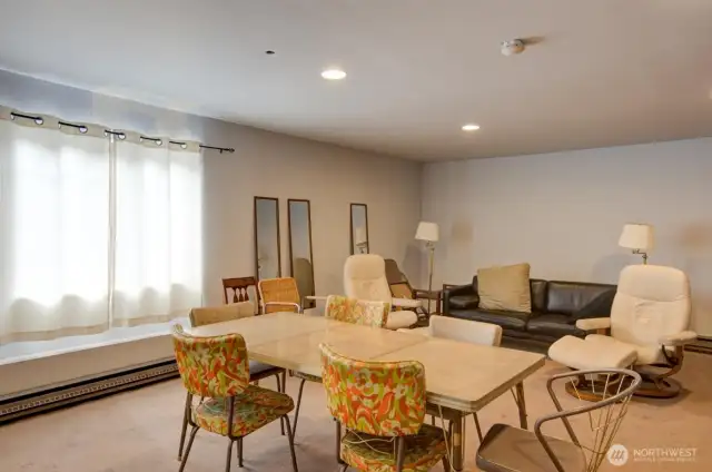 Commuity room