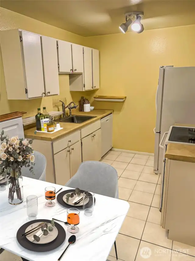 Kitchen with eating area