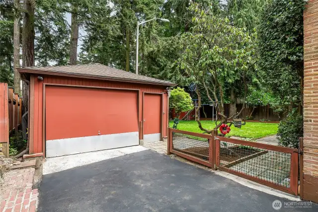 Detached Garage