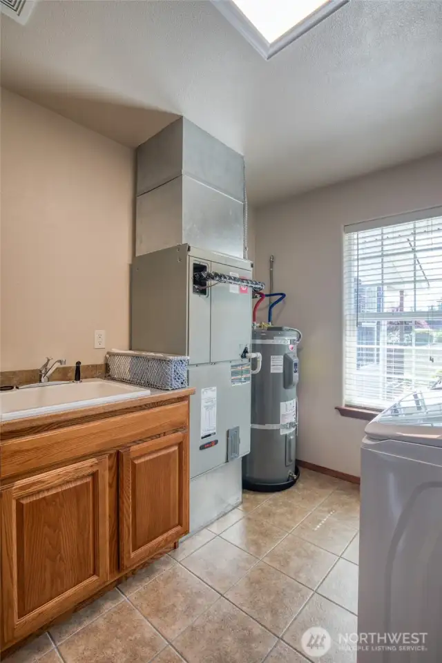 Laundry room, cont.