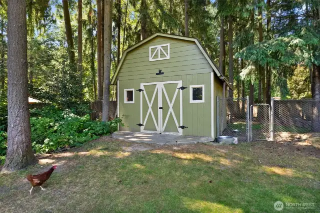 A fully enclosed backyard area offers an ideal space for pets of all sizes, while the spacious barn provides versatile options for a variety of uses.