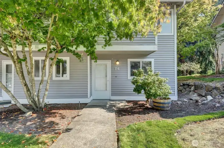 Front entry of Bothell condo with parking directly in front of unit.