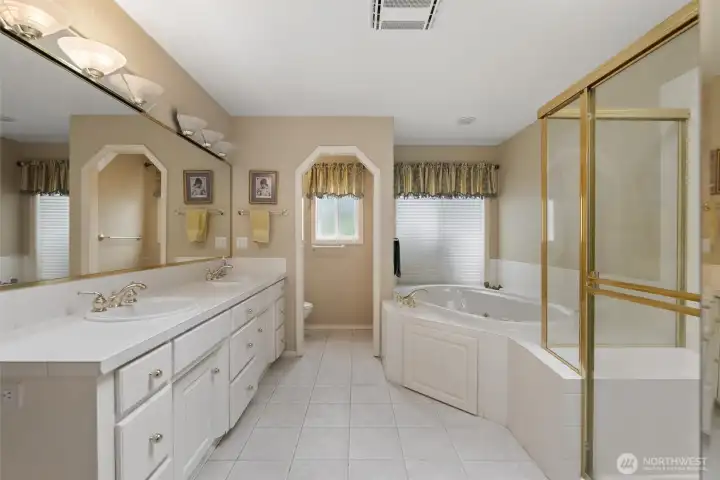 Primary bath with jetted tub