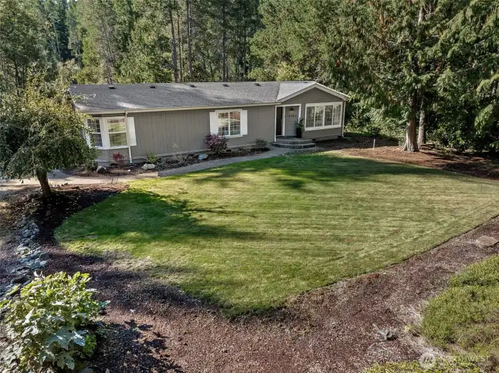 View of the front yard and entrance.