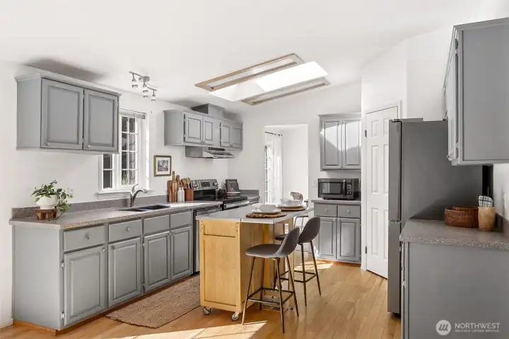 Plenty of storage in the kitchen.