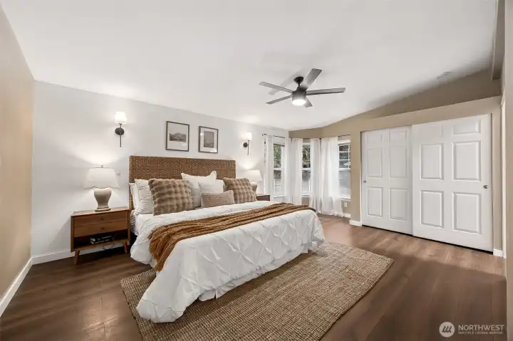 Large primary bedroom.