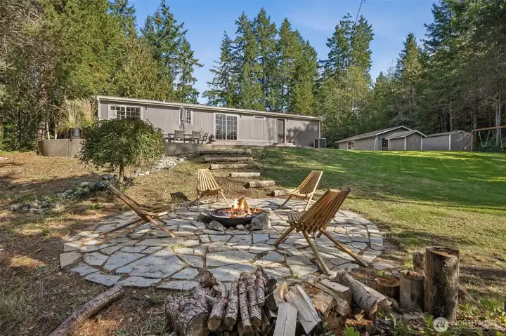 Large fire pit in back yard perfect for relaxing evenings.