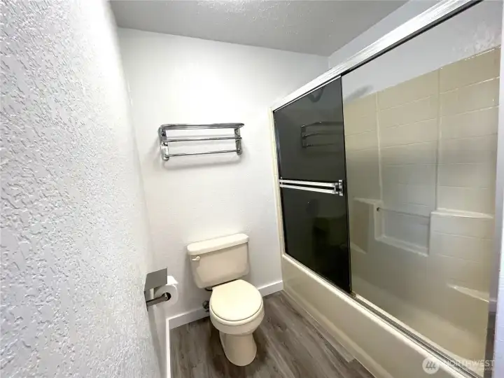 2nd Floor Full Bath