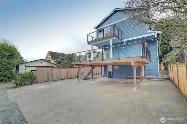 Back carport & driveway can accommodate 4-5 cars