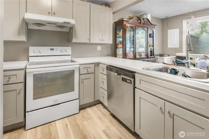 Updated kitchen and appliances