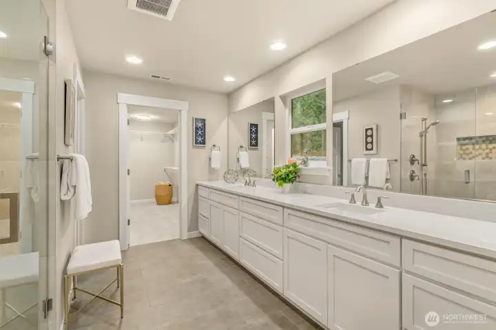 So much space in the ensuite bathroom.