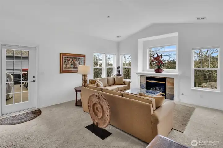 Access to N/E exposure deck