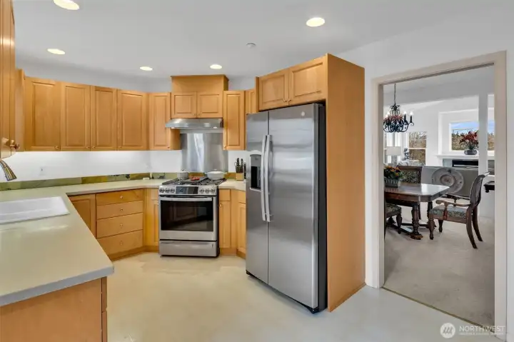 Spacious flow and prep area