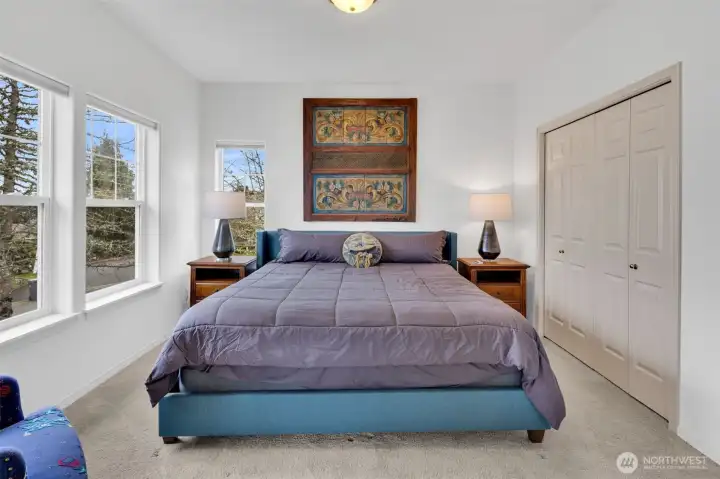 2nd bedroom/den (that's a king size bed!)