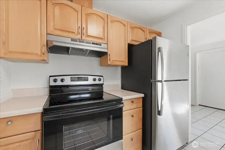 Plenty of cabinet space as well!