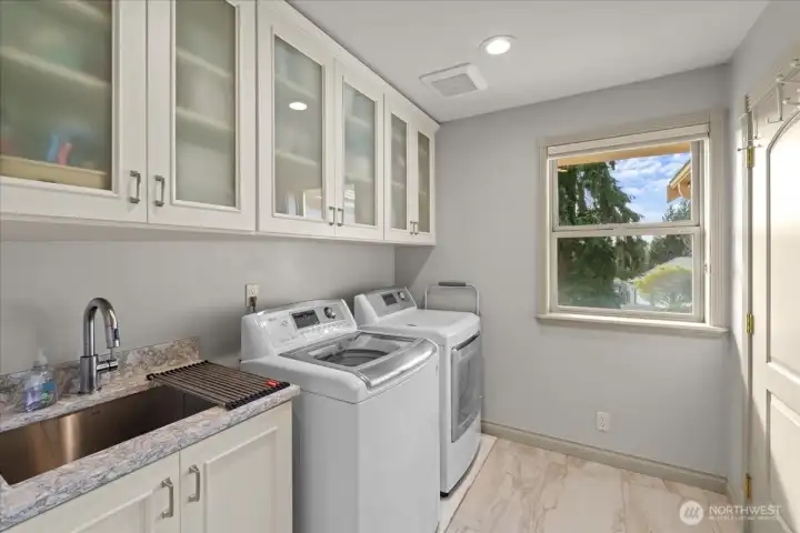 Upstairs laundry room overlooking the backyard. the washer and dryer stay.