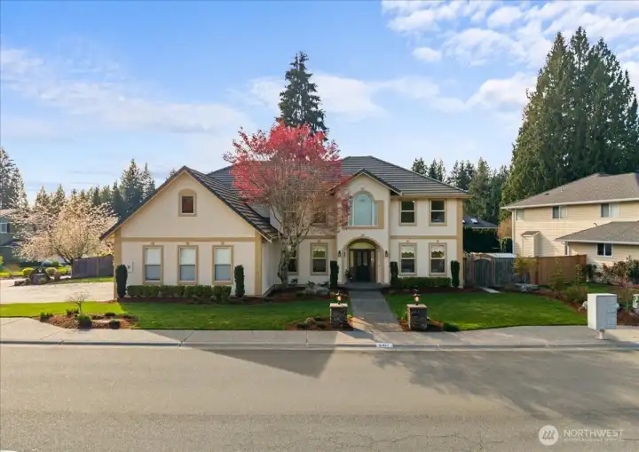 Fresh newly painted exterior!