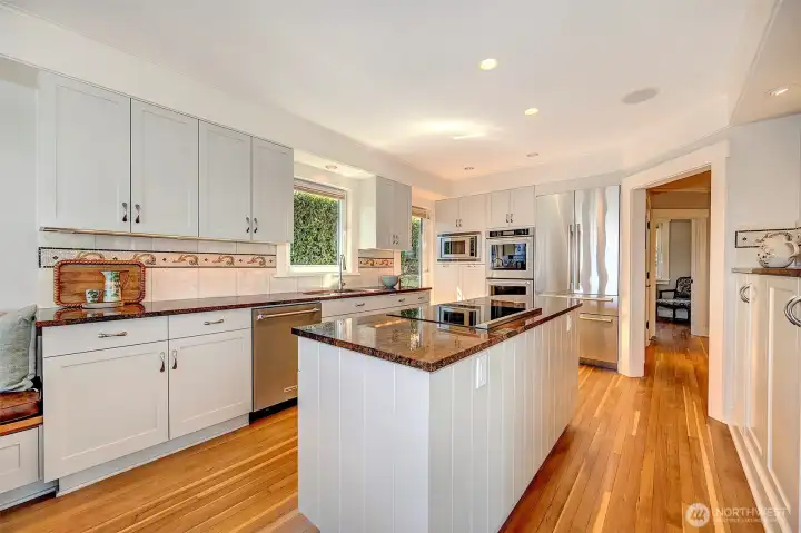 Gourmet kitchen with XL center island and high-end appliances.