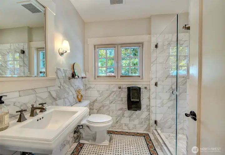 Main level bath.