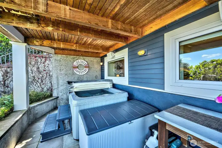 Relaxing, private and fully covered hot tub.