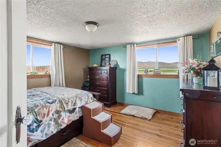 Primary Bedroom (2)