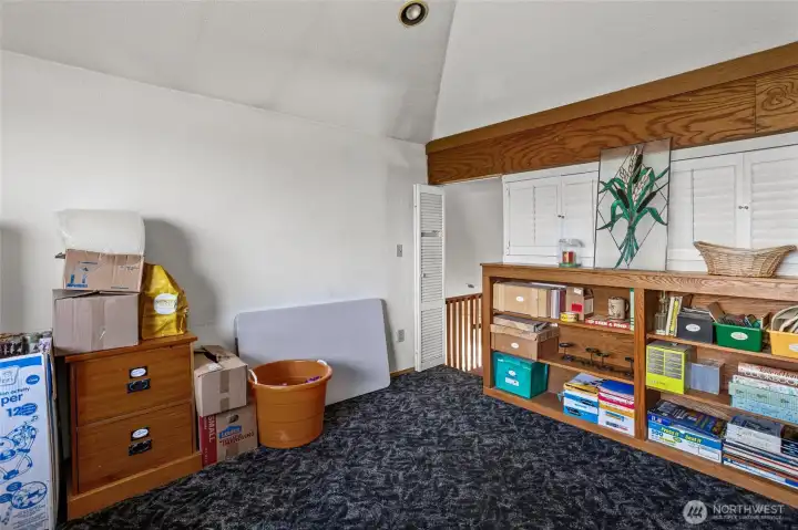 Upstairs Loft (2)