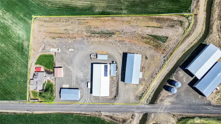 Birds Eye View with property boundary lines