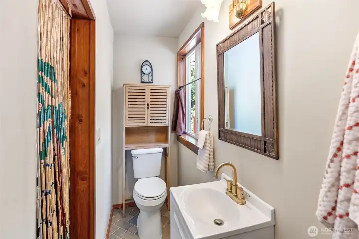 Loft bedroom half bathroom.