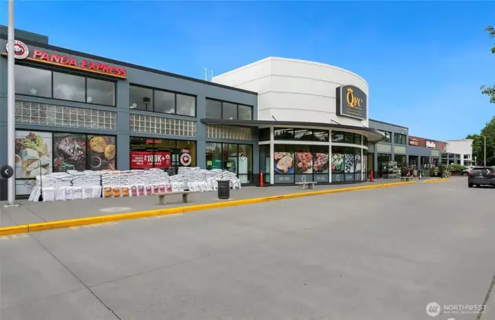 Shopping is so close by!