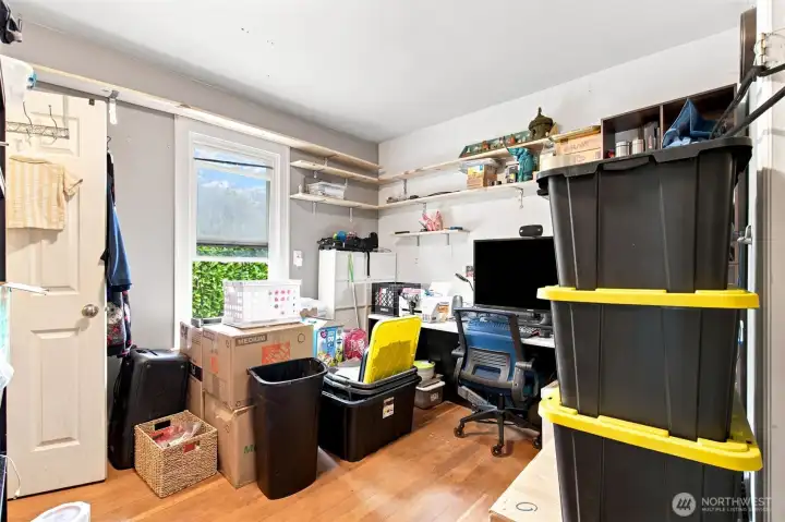 Well-sized bedroom with great potential