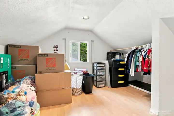 Flexible upper-level bonus area