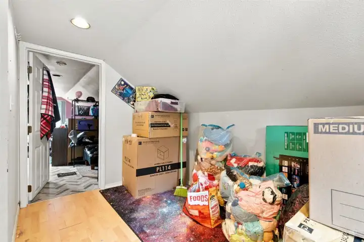 Flexible upper-level bonus area