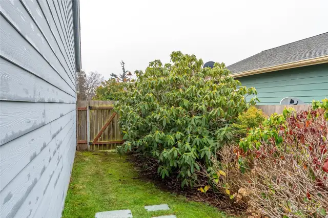 Gate to front yard.