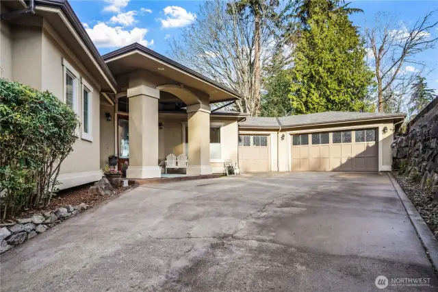 Top of the driveway leading to near 1,000 sqft 3-car garage and entry