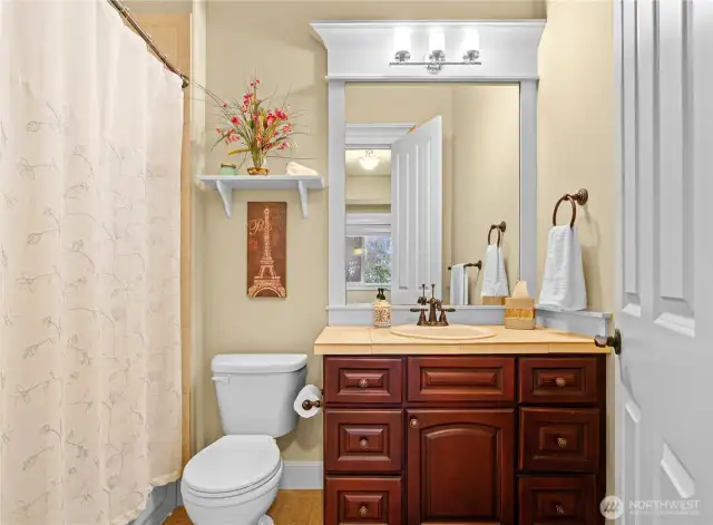 2nd en-suite bathroom