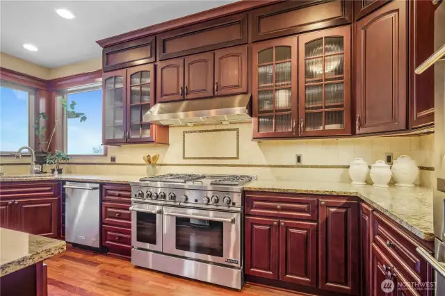 48" Jenn-Air 6-burner + griddle stove with 2 ovens!