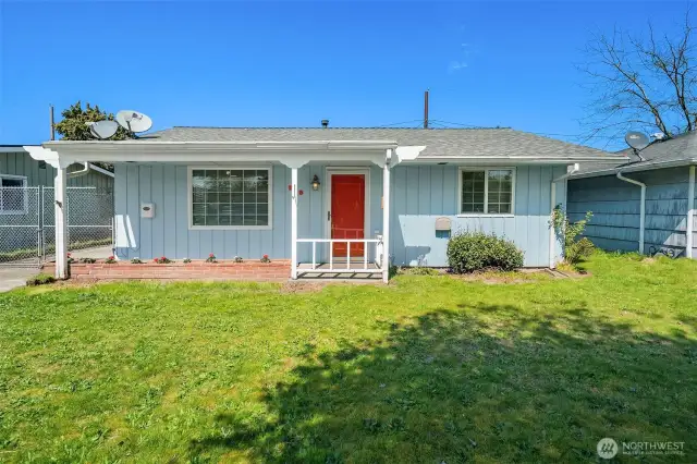 Small but mighty! The perfect size and layout for one or two people who don’t need a mansion—just a smart, cozy space to call home. Simple, functional, and full of potential.