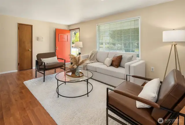 Cozy, sun-filled, and—surprise!—there’s even a closet for stashing coats, games, or the random stuff you don’t want on display. Smart storage in all the right places.