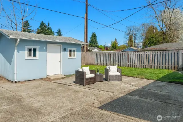 The concrete may have a little character (aka some uneven spots), but that just adds charm, right? Plenty of room for entertaining, sunbathing, or setting up that outdoor furniture you’ve been eyeing. Bring the vibes—and maybe a lawn chair or two.