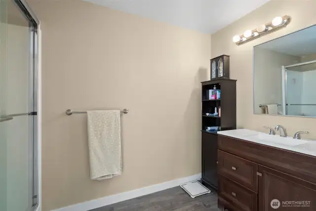 1412 Primary bathroom