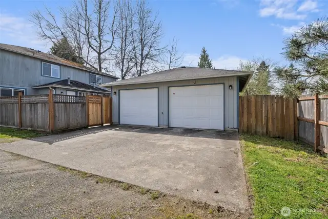 detached 2 car garage