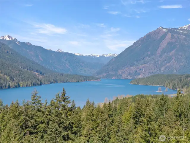And your lake with private beach, boat launch and community park are just a couple moments away. And the golf course, too!