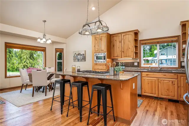 Kitchen has an eating bar for conversation.